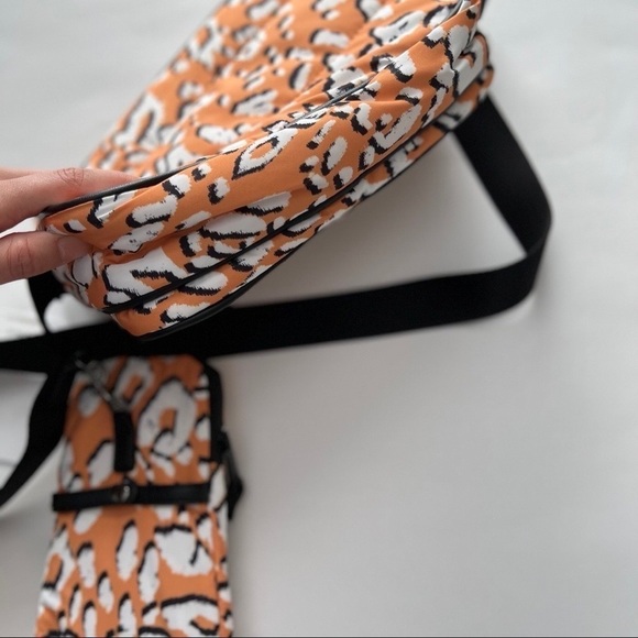 NWT TED BAKER Niqia Nylon Animal Print Orange Black Crossbody Bag w/ Attachment - Picture 3 of 8